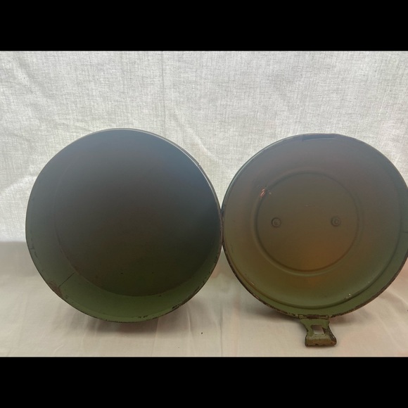 Vintage green tin with lid - Picture 6 of 8